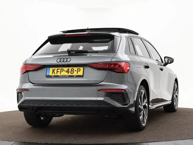 Audi A3 Sportback 40 TFSIe 204PK S-tronic S Line · Panoramadak · Camera · Apple/Android Car Play · N...