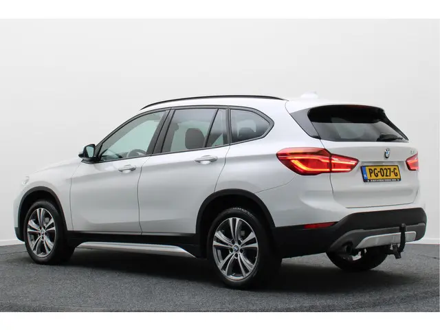 BMW X1 sDrive18i High Executive Automaat LED, Head-Up, Climate, Cruise, Navigatie, Stoelverw., Trekh...