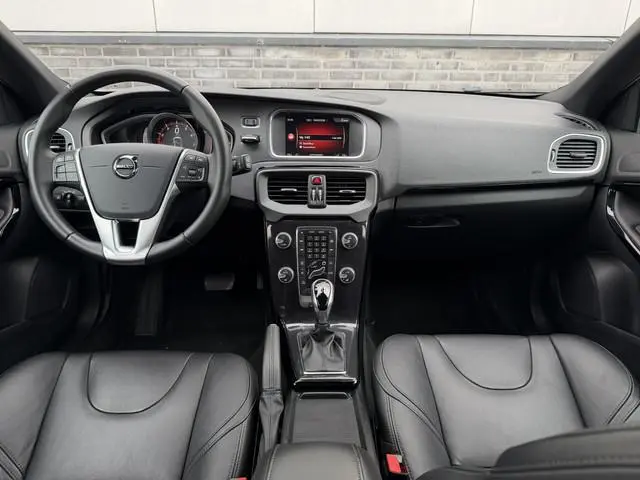 Volvo V40 1.5 T3 Dynamic Edition | Trekhaak | LED | Navi | Climate | Cruise | Stoelverwarming