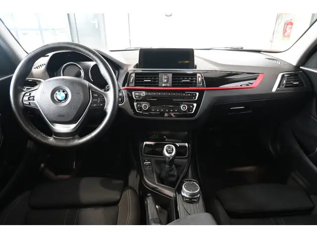 BMW 1-serie 116i Sport Cima Navigatie Cruise Control LED Stoelverwarming Rijklaarprijs Inruil Mogeli...