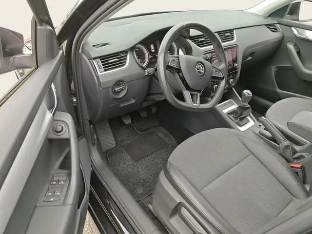 Skoda Octavia 1.0 TSI Greentech Business Edition 115pk | Navigatie | Verwarmbare voorstoelen | Adapt...