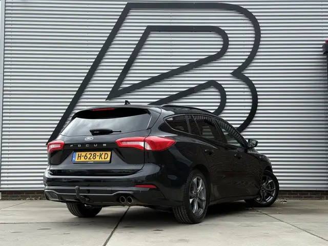 Ford Focus Wagon 1.0 EcoBoost ST Line Business Navi|Trekhaak|Clima|PDC V+A|Cruise|Stoelverwarming|AP...