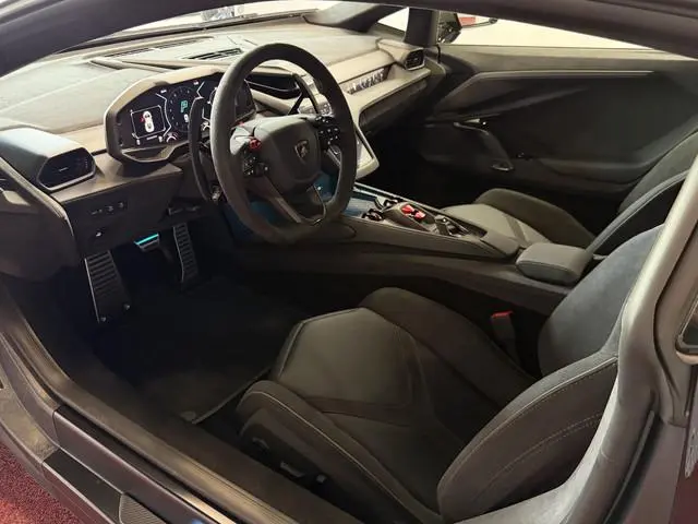 Lamborghini Revuelto