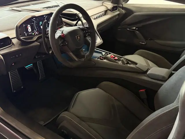 Lamborghini Revuelto