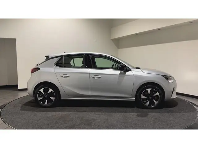 Opel Corsa-e Elegance 50 kWh | Achteruitrijcamera | Wartmepomp | Hill Hold | Soh (batterijcheck) Waa...
