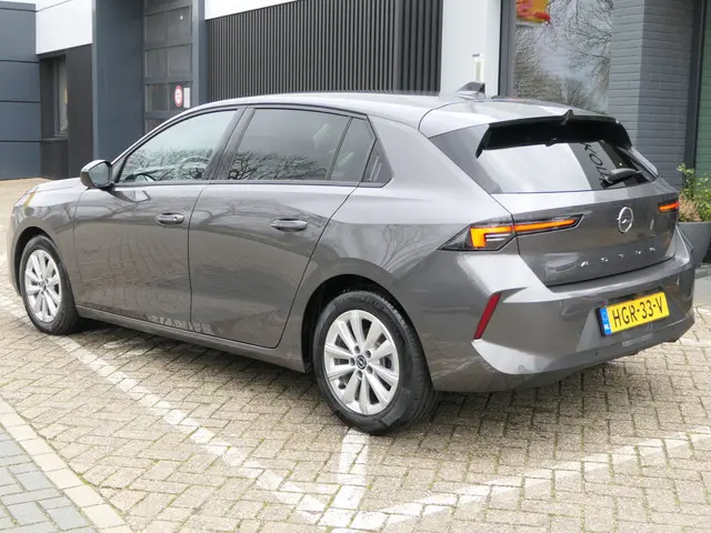 Opel Astra 1.2 Turbo Business Edition | Winter Pack | Privacy Glass