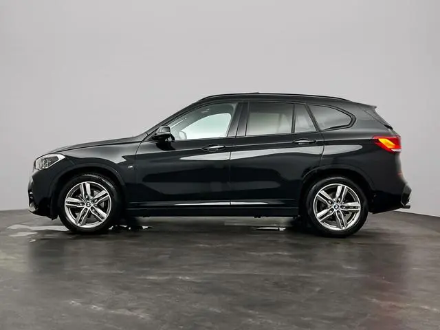 BMW X1 sDrive18i PANO - TREKHAAK - LED - 1E EIGENAAR - M SPORT