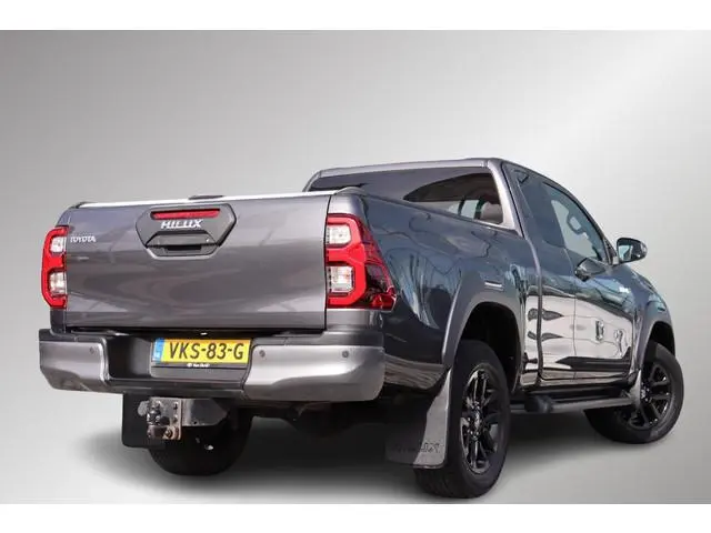 Toyota HiLux 2.8 D-4D Xtra Cab Invincible, sperdifferentieel, Euro 6, Trekhaak, Treeplanken, Climate...