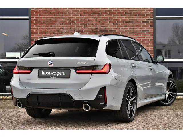 BMW 3-serie Touring 330e M-Sport Brooklyn Pano HUD 19inch HiFi