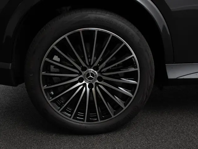 Mercedes-Benz GLC-klasse 300e 4MATIC AMG Line | Navigatie | Cruise Control | Parkeersensoren | Stoel...