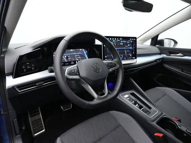 Volkswagen Golf 1.5 eTSI 150 pk DSG Life Goal Edition | Trekhaak | IQ Light | Achteruitrijcamera | A...