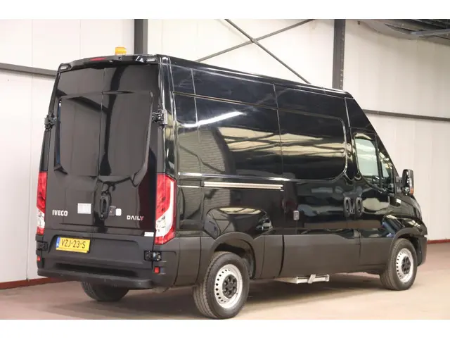 Iveco Daily 35S16V 2.3 L2H2 160PK 3500 KG TREKVERMOGEN EURO 6 Iveco Daily 35S16V 2.3 L2H2 160 PK 350...