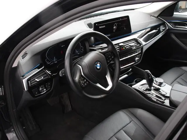 BMW 5-serie Touring 530e Business PHEV AUTOMAAT Adaptieve cruise control LED Leder Navigatie Stoelve...