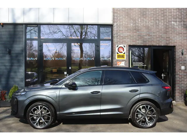 Audi Q3 1.5 e-hybrid 272pk S edition Optiek Pano/LED+/ACC/Keyless/Camera/Virtual Cockpit+/20"