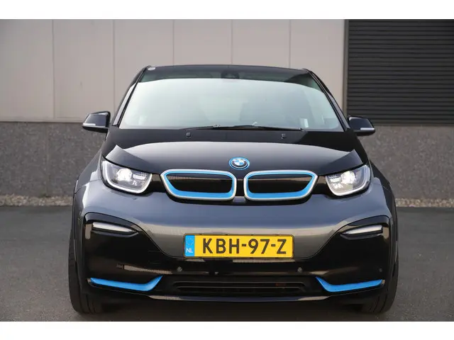 BMW i3 Executive 120Ah 42 kWh/Schuifdak/H-Kardon/Adaptive/Carplay/Camera/3-fase