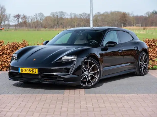 Porsche Taycan Sport Turismo 79 kWh | 21” Exclusive LM | Achterasbesturing | Bose Surround Premium S...