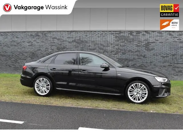 Audi A4 Limousine 35 TFSI S-line 2.0 Mild Hybrid S-line black-line Automaat Leder interieur