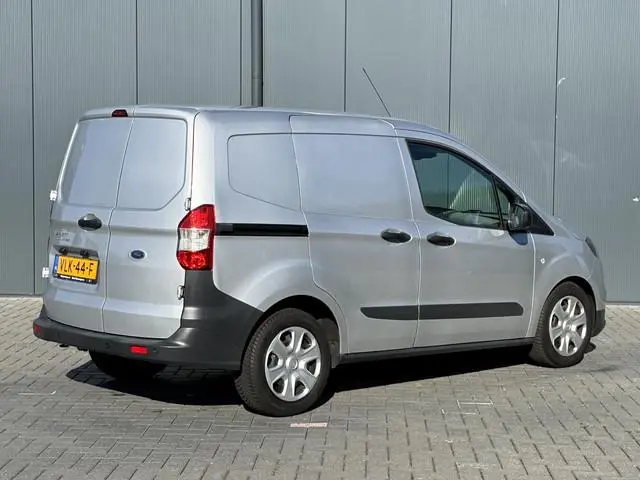 Ford Transit Courier 1.5 TDCI / 1e EIGENAAR / 47.060 KM! / AIRCO / NAVIGATIE / PARKEERSENSOREN