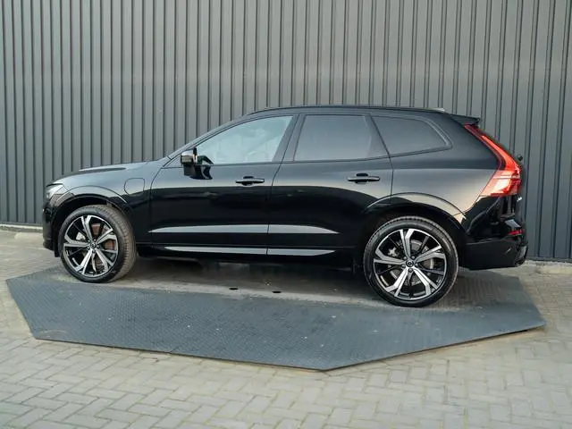Volvo XC60 2.0 T6 Plug-in hybrid AWD Plus Dark | 360 Camera | Harman/Kardon | Trekhaak | Panodak | D...