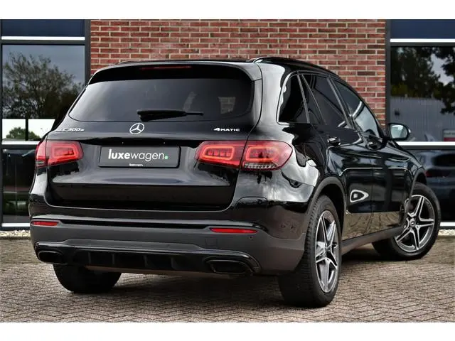 Mercedes-Benz GLC-klasse 300e 4M AMG Pano Luchtv Distr HUD Massage-ventilatie Memory 360 Night