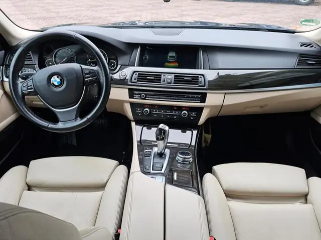 BMW 5-serie Touring 520i Luxury Edition | Automaat | Trekhaak | Elek. stoelen | Navi | Stoelverwarmi...