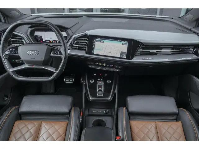 Audi Q4 e-tron 40 204pk Competition S-line 77 kWh Sonos audio Head-up *Marge* Trekhaak elektrisch Ca...